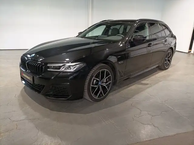 BMW 5 Series view 3