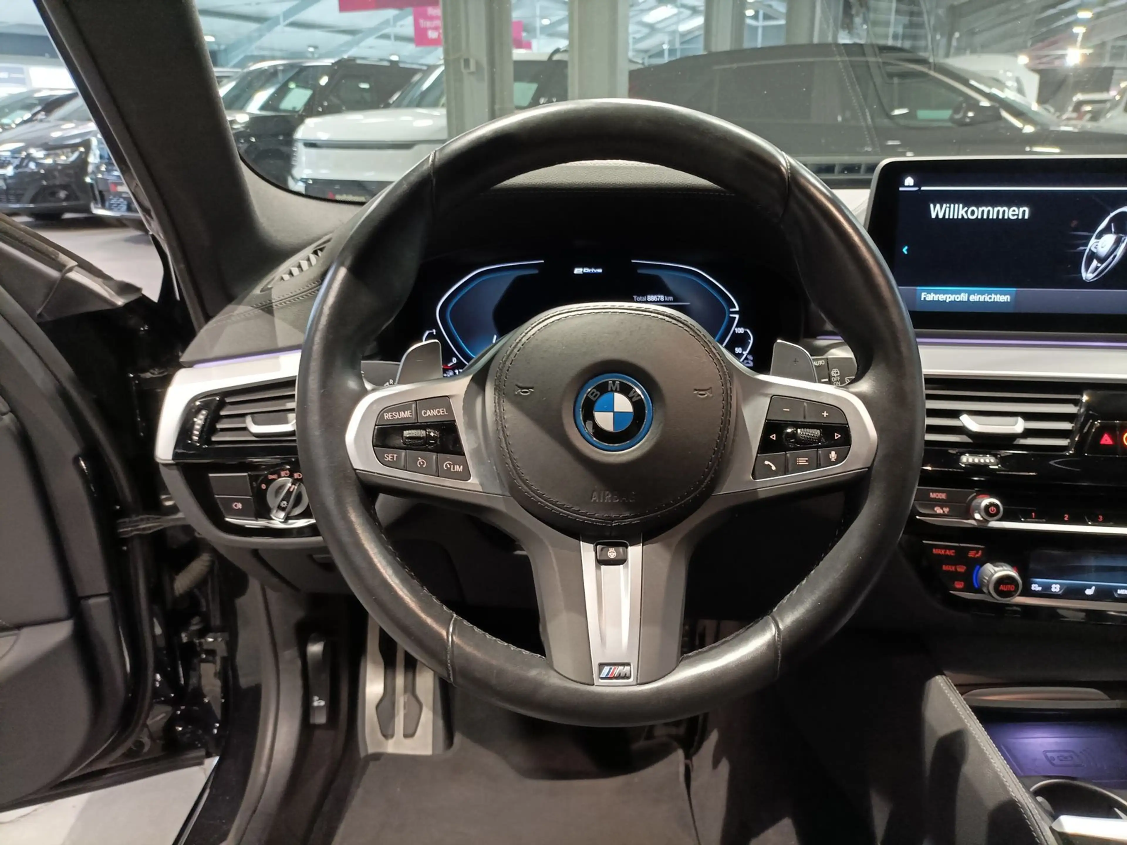 BMW 530 e M Sport LED|Navi|Kamera|AHK|Pano — photo 10