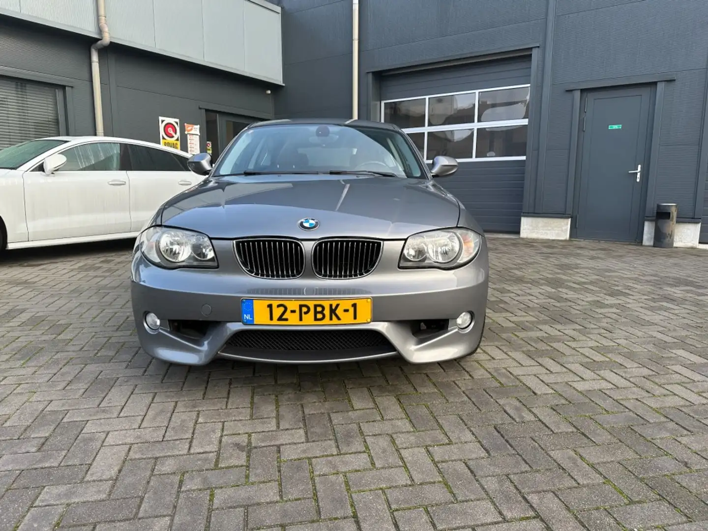 BMW 118 118i Business Line Clima org.ned. Grau - 2