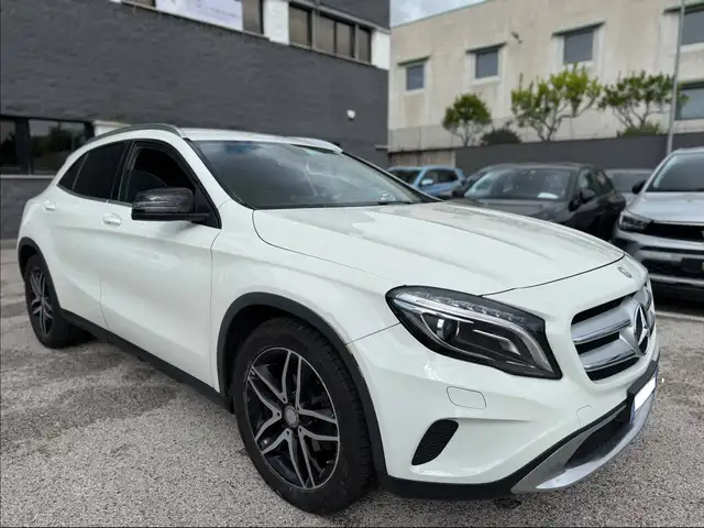 Mercedes-Benz GLA 200 2.0 PREMIUM 136CV
