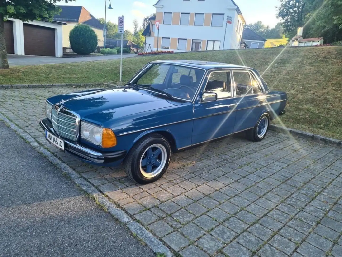 Mercedes-Benz 230 Kék - 1