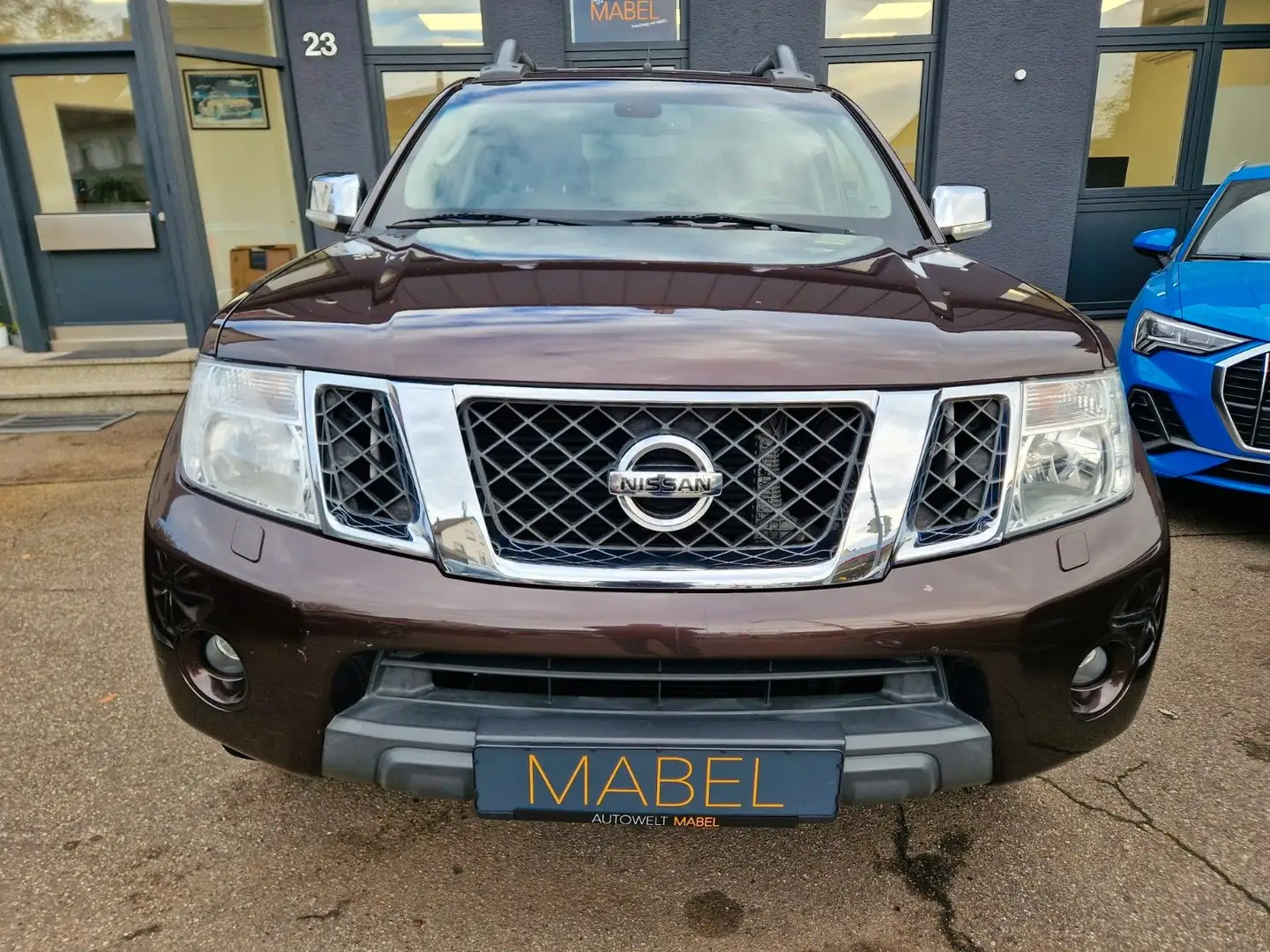 Nissan Navara Pickup Double Cab LE 4X4 Braun - 2