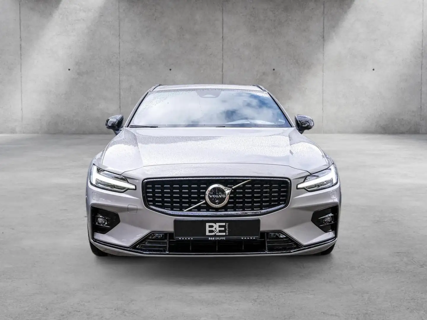 Volvo V60 B4 Plus Dark Pano AHK HK 360° ACC 20" Silber - 2