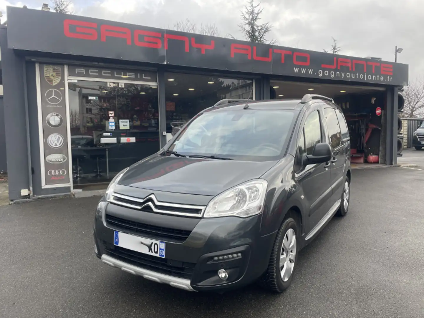 Citroen Berlingo PURETECH 110CH XTR + S\u0026S FAIBLE KM Gris - 1