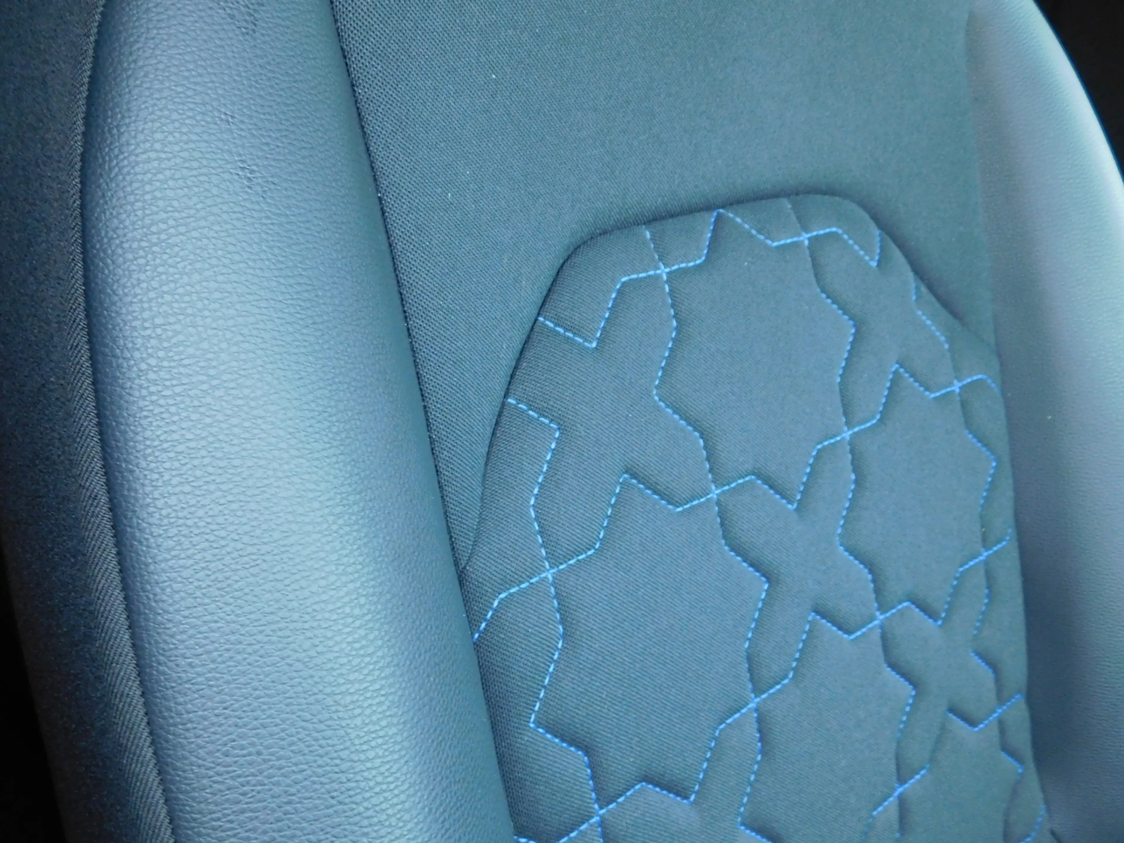 Toyota Aygo X 1.0 VVT-i MT Envy | JBL | PDC — photo 15