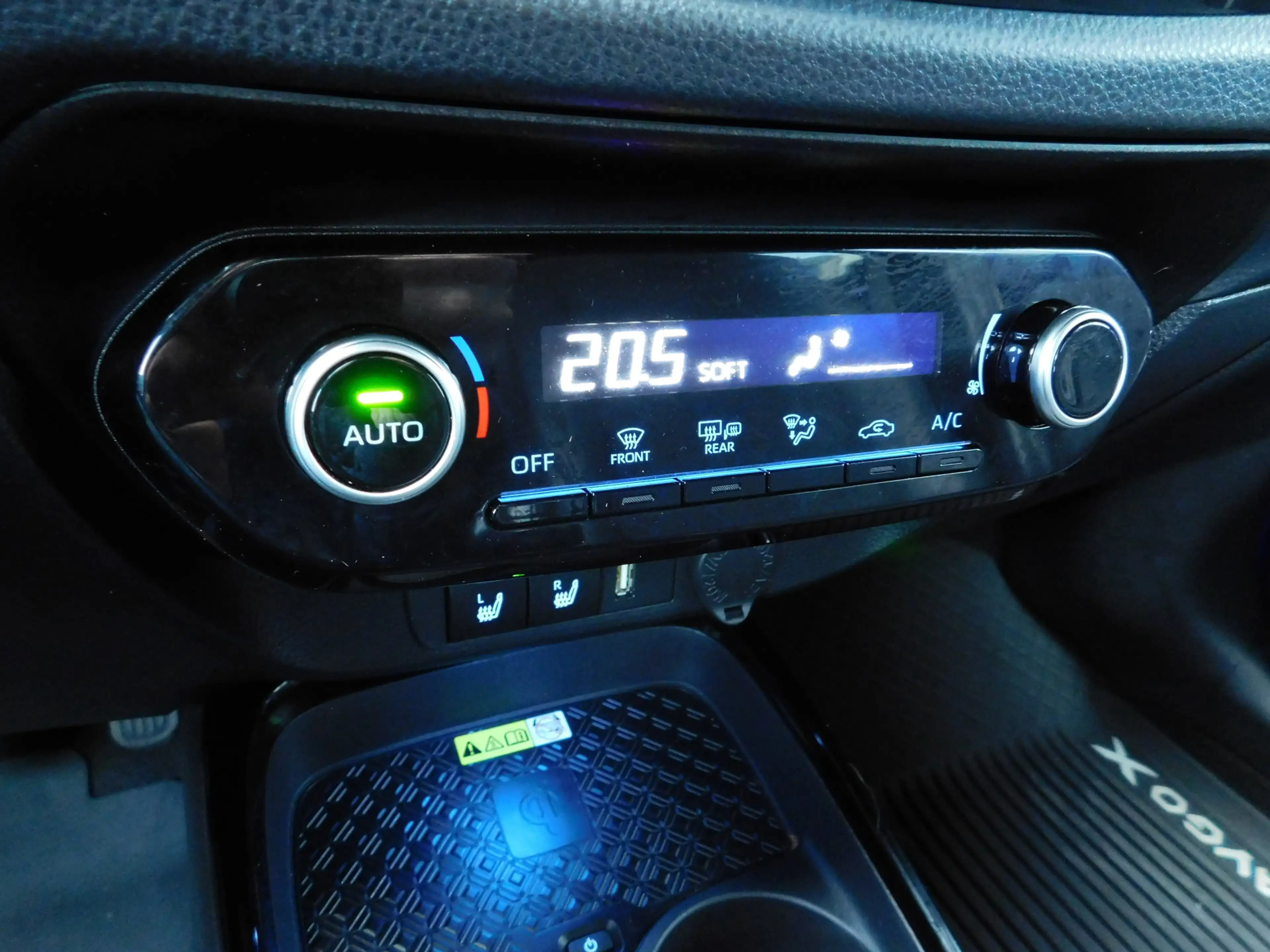 Toyota Aygo X 1.0 VVT-i MT Envy | JBL | PDC — photo 18