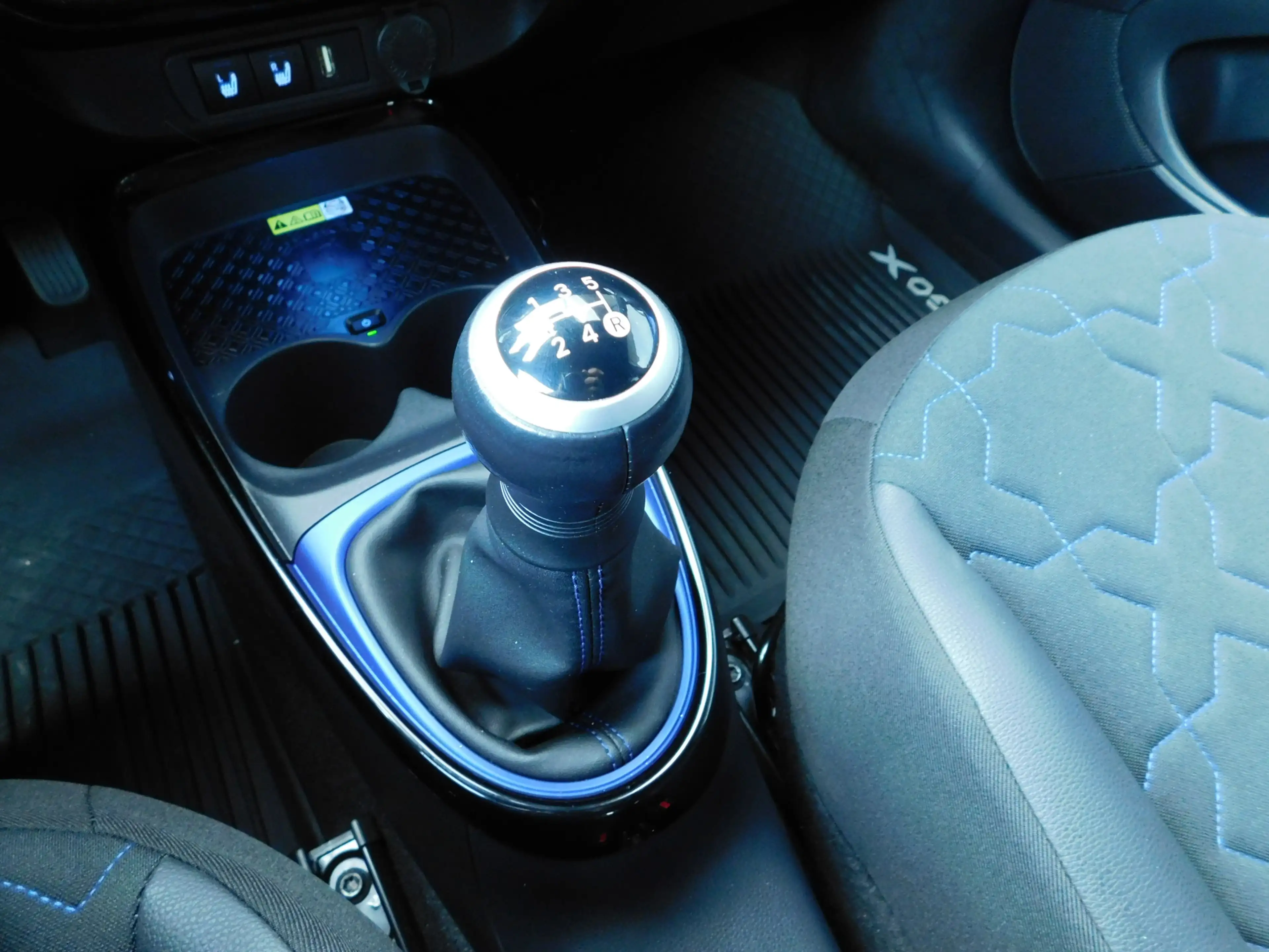 Toyota Aygo X 1.0 VVT-i MT Envy | JBL | PDC — photo 17