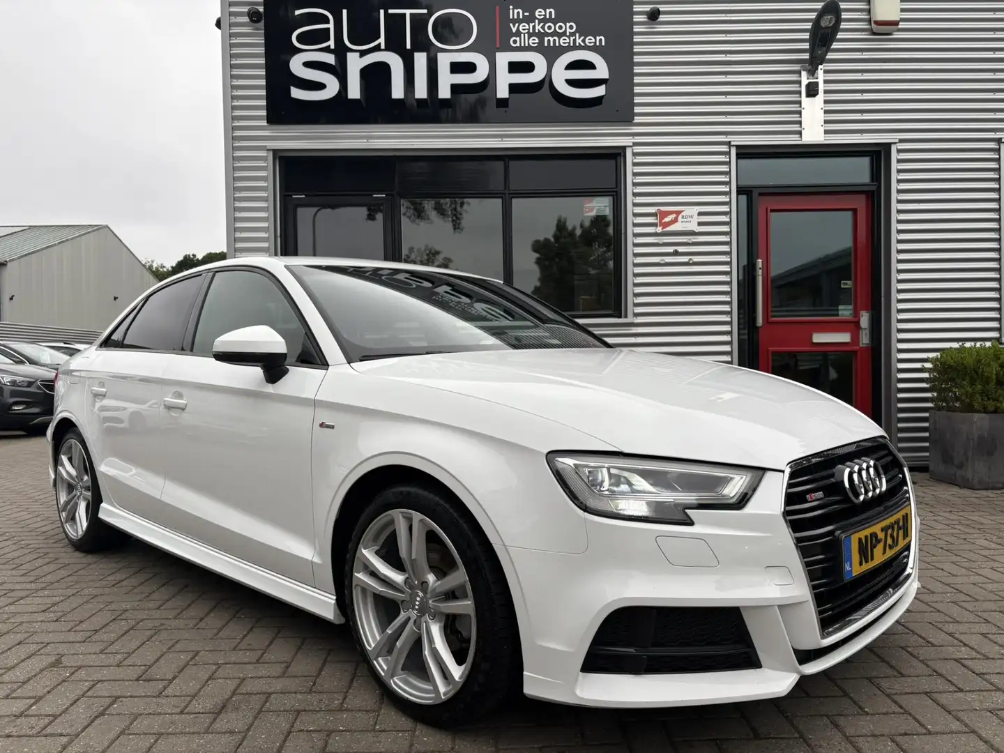 Audi A3 Limousine 1.4 TFSI CoD Sport S Line Edition -AUTOM Wit - 2