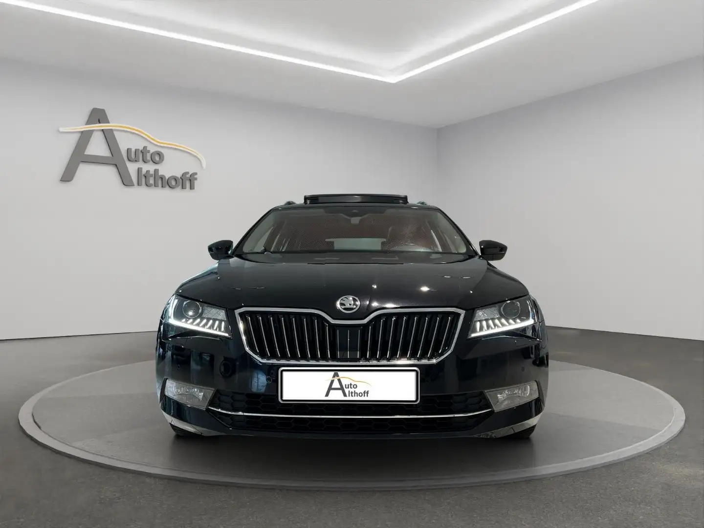 Skoda Superb Combi 2.0TDI DSG AHK ACC KAM NAV PANO XEN Negro - 2