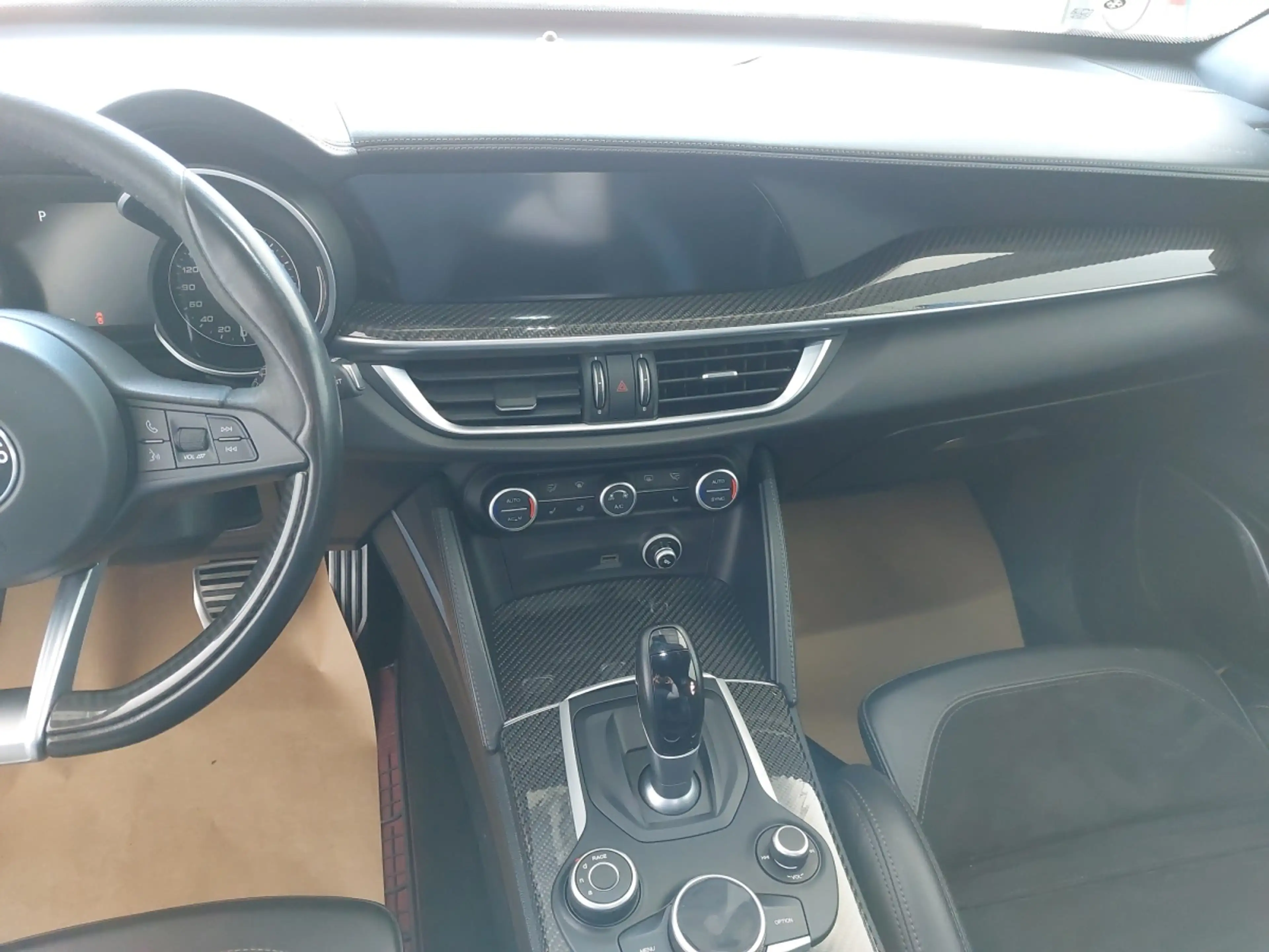 Alfa Romeo Stelvio Quadrifoglio 510 PS — photo 9