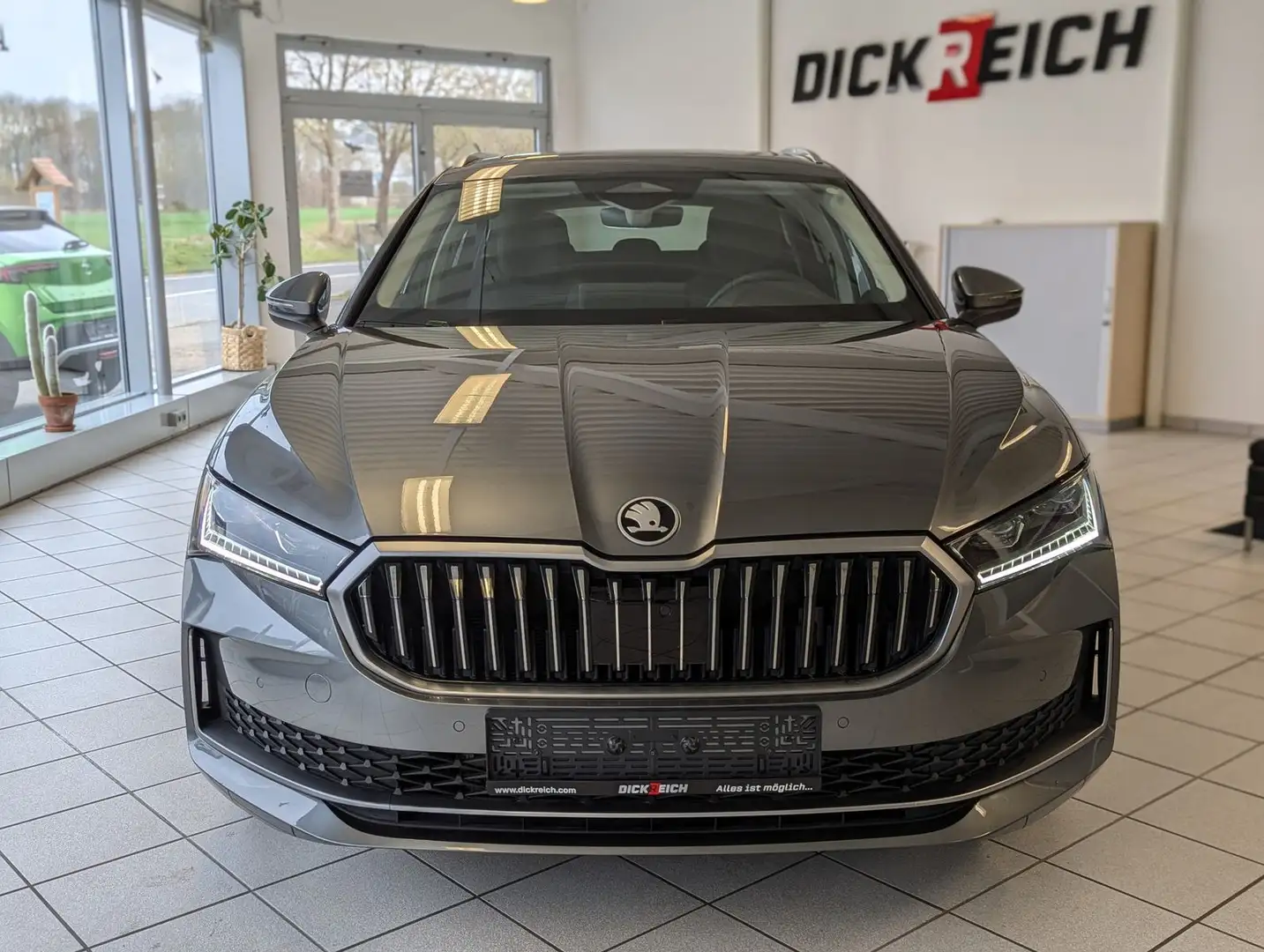 Skoda Superb 2.0TDI DSG 4x4 Pano Matrix ACC AHK 5J Gar Grau - 2