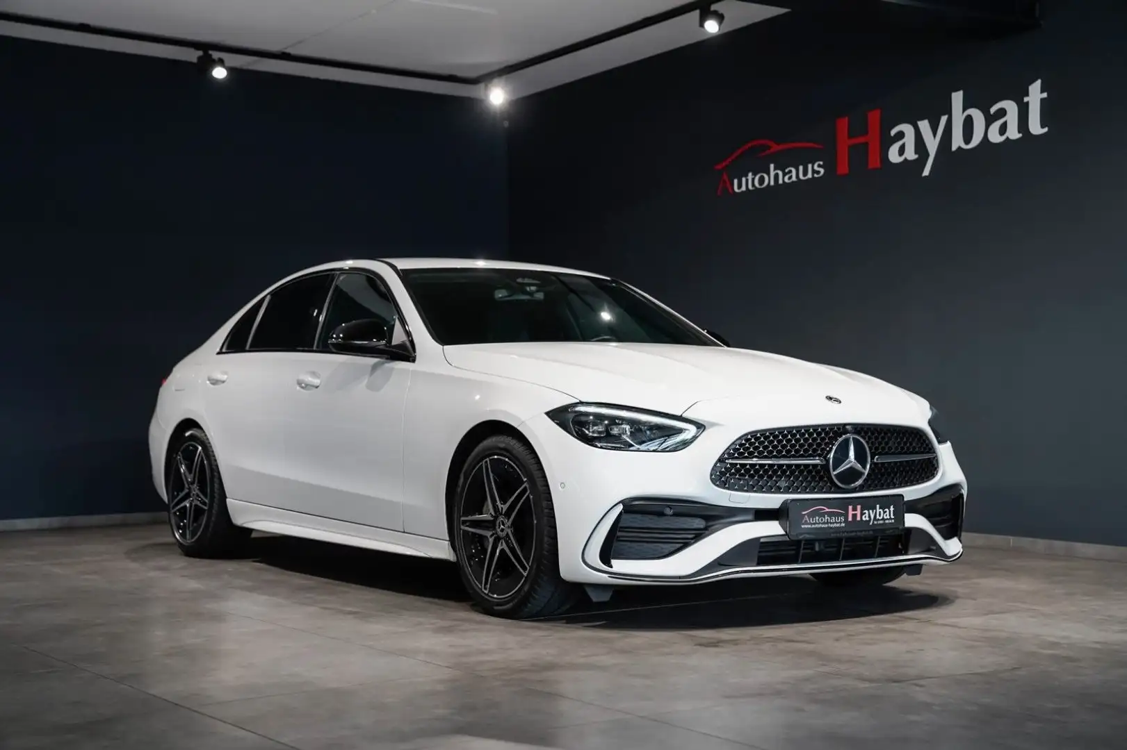 Mercedes-Benz C 180 Lim. AMG MBUX-Kamera-Night-DAB-AssistPaket White - 1