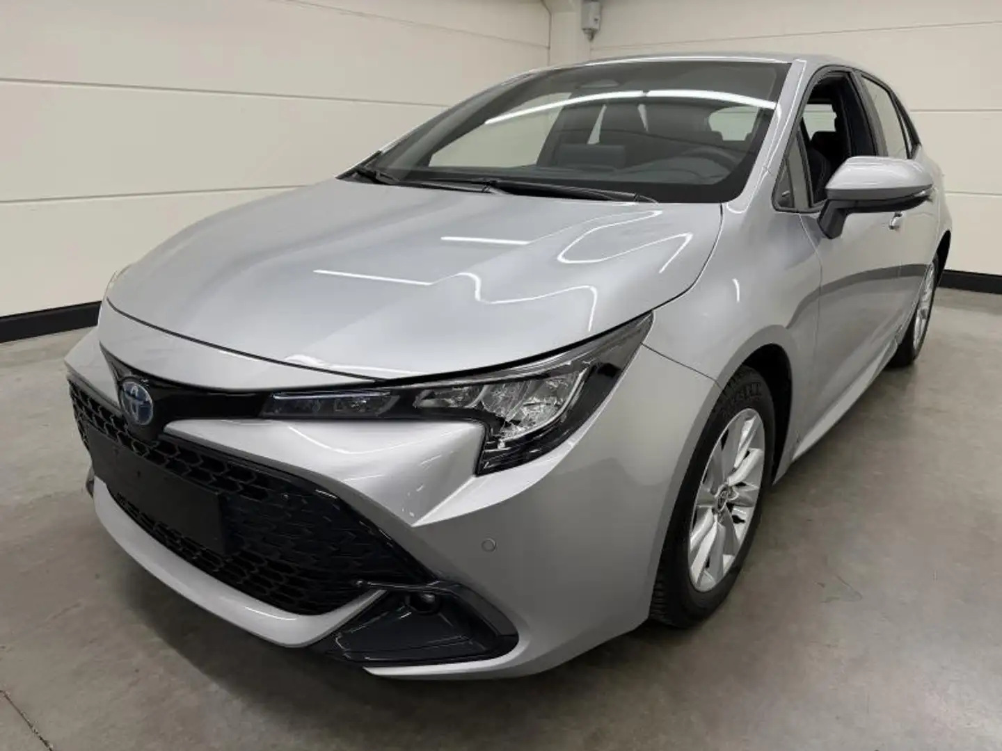 Toyota Corolla Dynamic + Business Pack Silber - 2