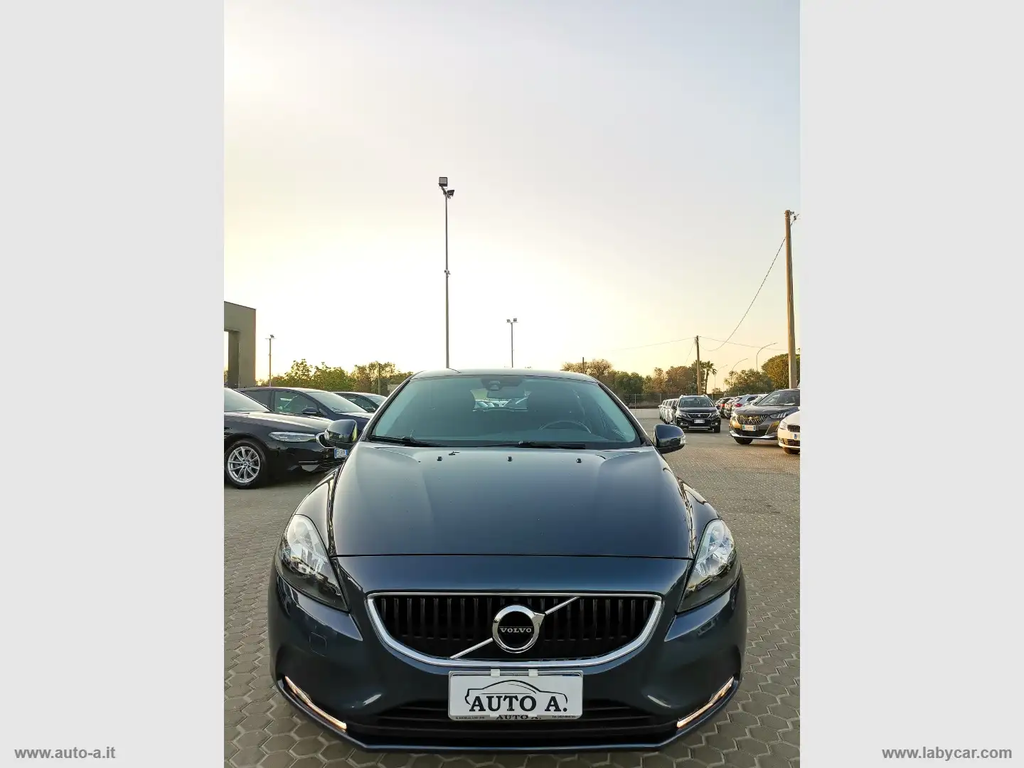 Volvo V40 D2 Kinetic Grigio - 2