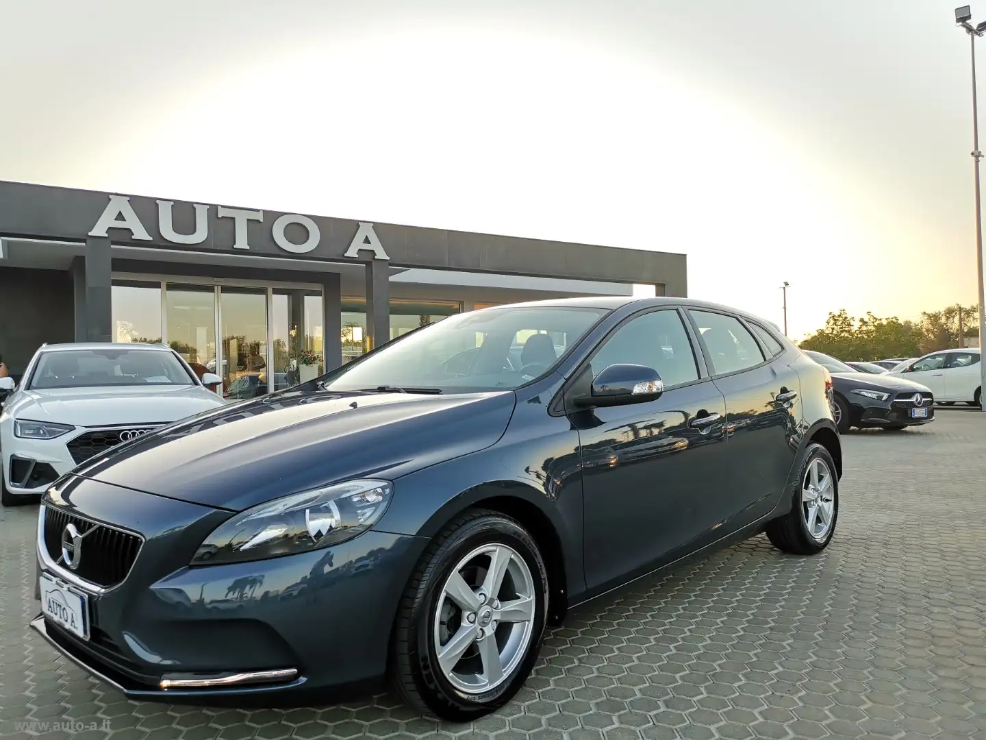 Volvo V40 D2 Kinetic Grigio - 1