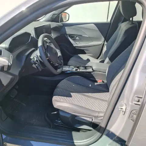 Peugeot 2008 view 9
