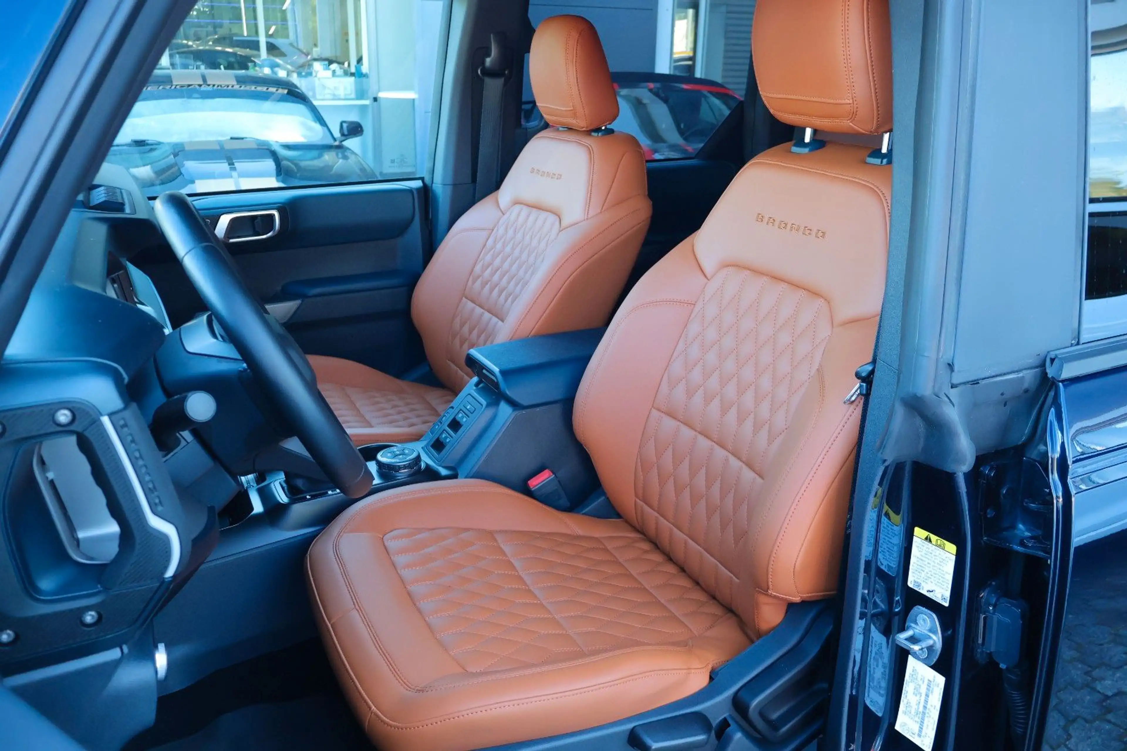 Ford Bronco OUTER BANKS 2.7L V6/4x4/360°/ACC/CARPLAY — photo 11