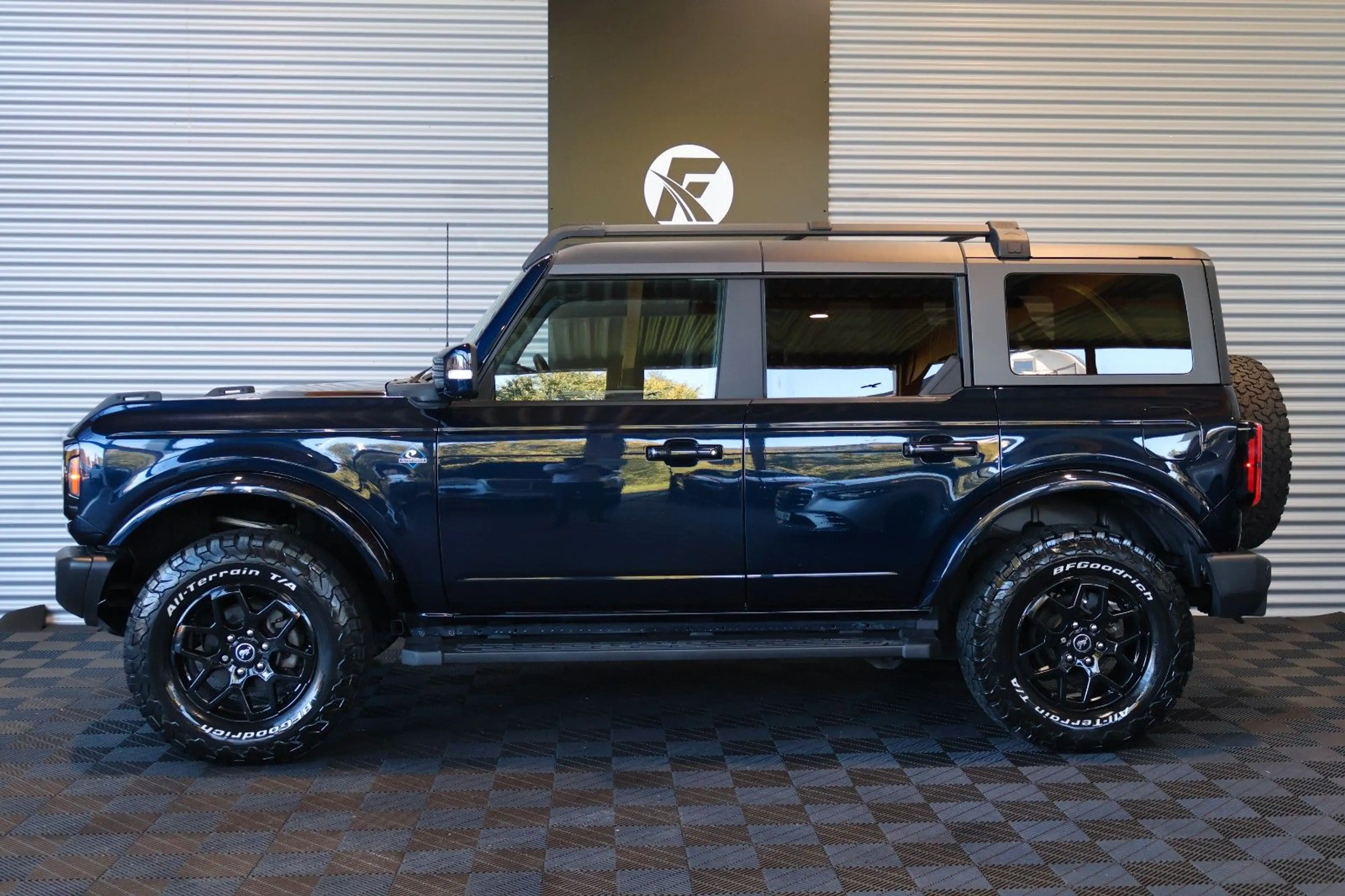 Ford Bronco OUTER BANKS 2.7L V6/4x4/360°/ACC/CARPLAY — photo 2