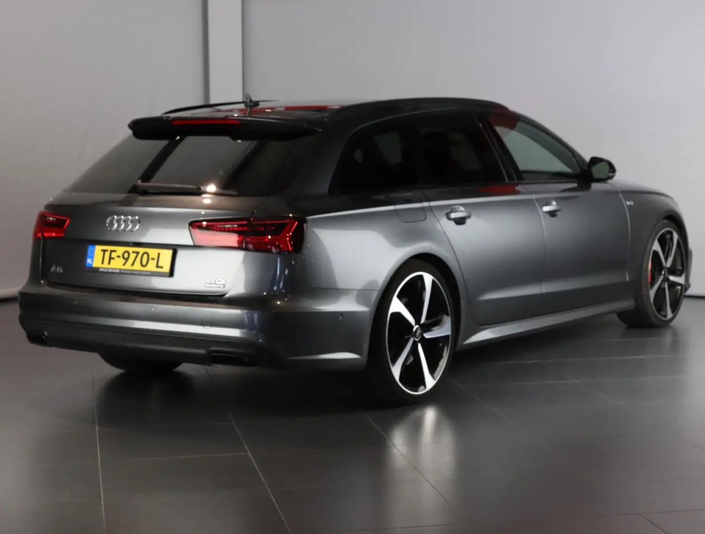 Audi A6 Avant 3.0 TDI BiT quattro Competition Grijs - 2
