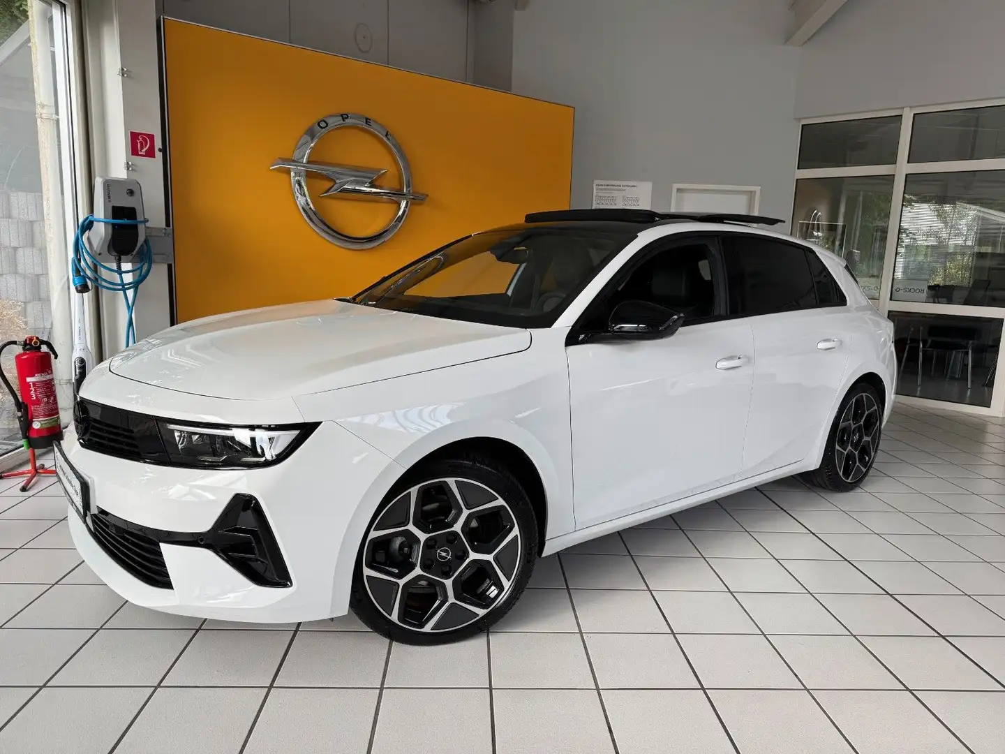 Opel Astra L Lim. 5-trg. Ultimate Schiebedach+Matrix Weiß - 1