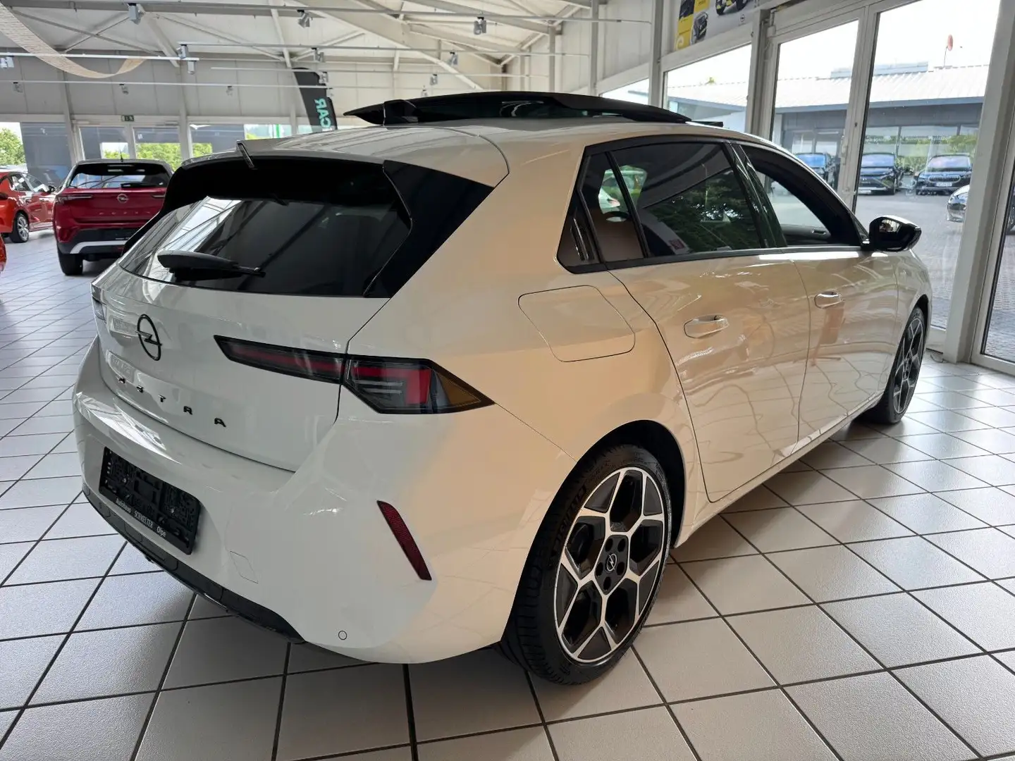 Opel Astra L Lim. 5-trg. Ultimate Schiebedach+Matrix Weiß - 2
