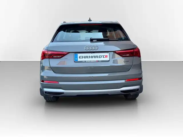 Audi Q3 view 7