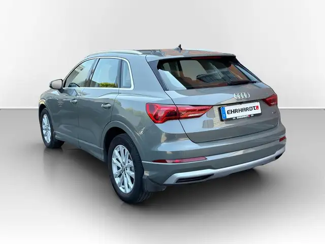 Audi Q3 view 9