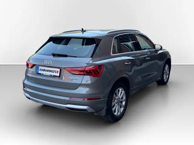 Audi Q3 view 6