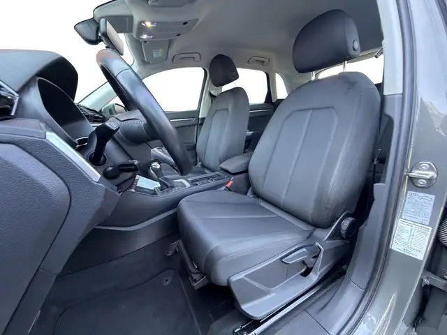 Audi Q3 view 14