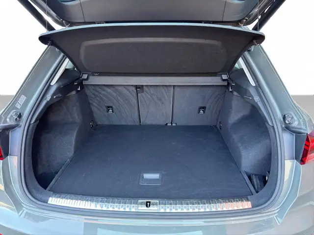 Audi Q3 view 11
