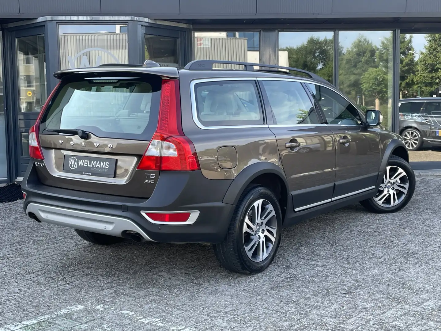Volvo XC70 3.0 T6 AWD 304 PK Schuifdak l Sensus l Leder Bruin - 2