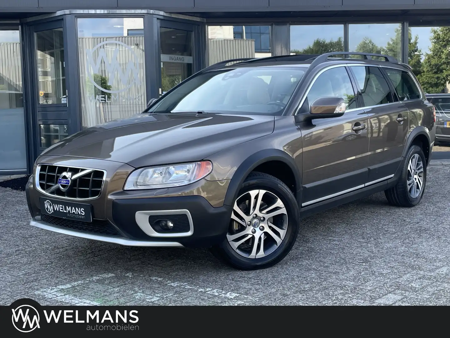 Volvo XC70 3.0 T6 AWD 304 PK Schuifdak l Sensus l Leder Bruin - 1