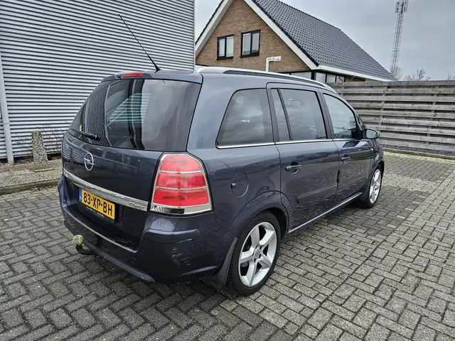 Opel Zafira view 3