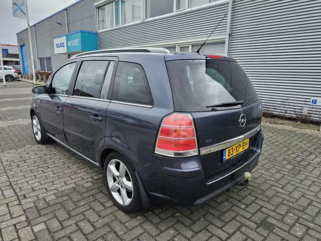 Opel Zafira view 4