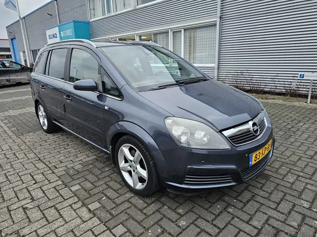 Opel Zafira view 2