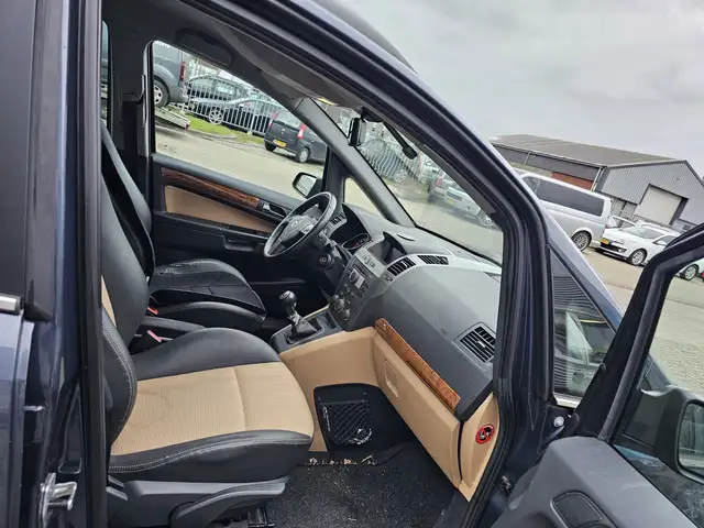 Opel Zafira view 23