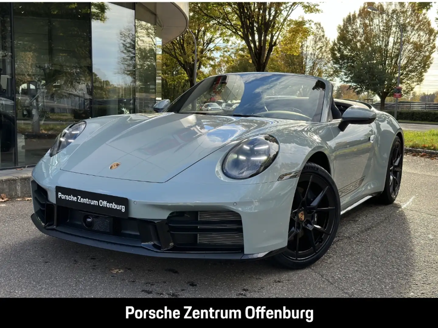 Porsche 992 -2 (911) Carrera Cabriolet Vert - 1