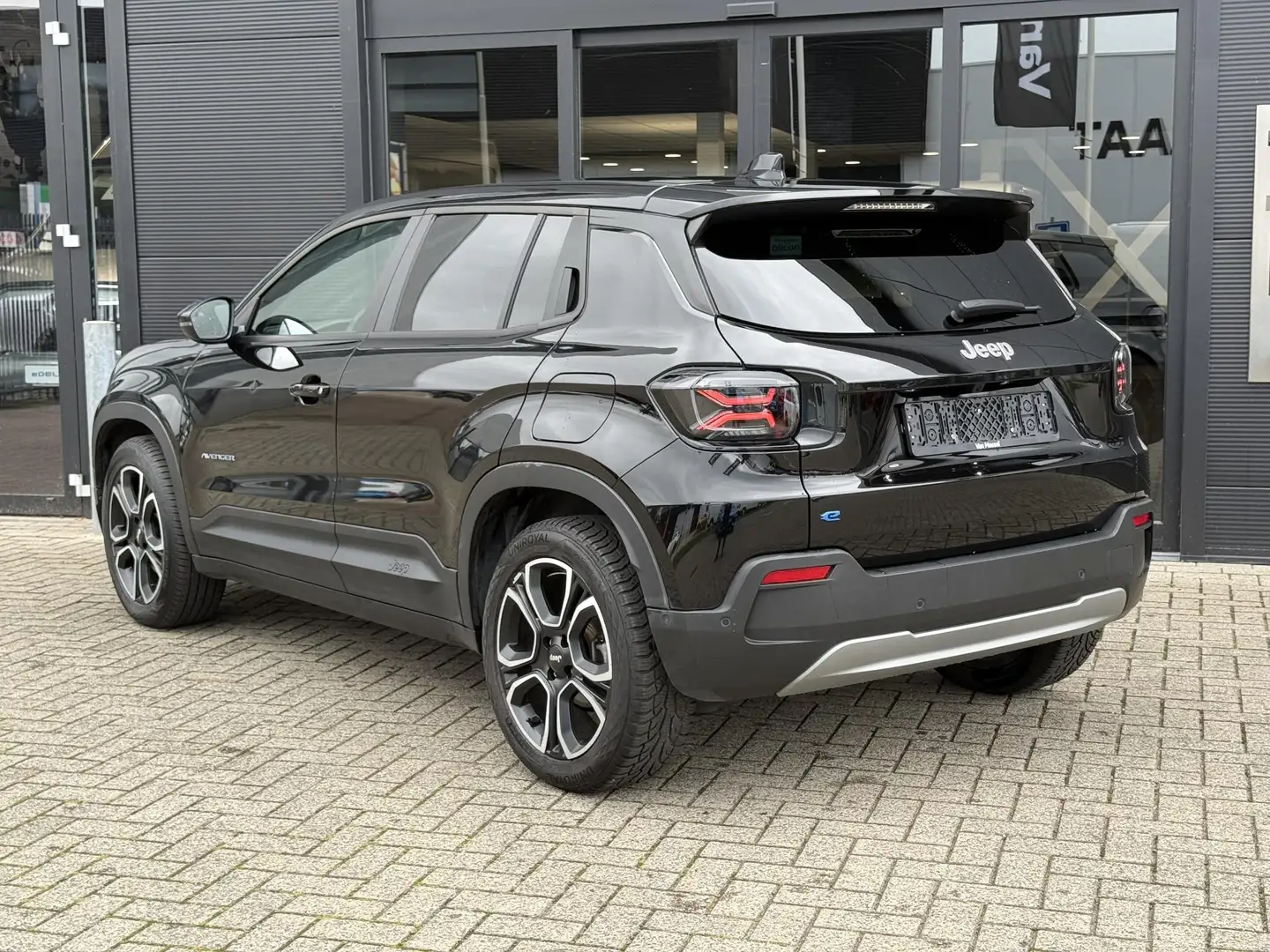 Jeep Avenger 1st Edition 54 kWh Zwart - 2
