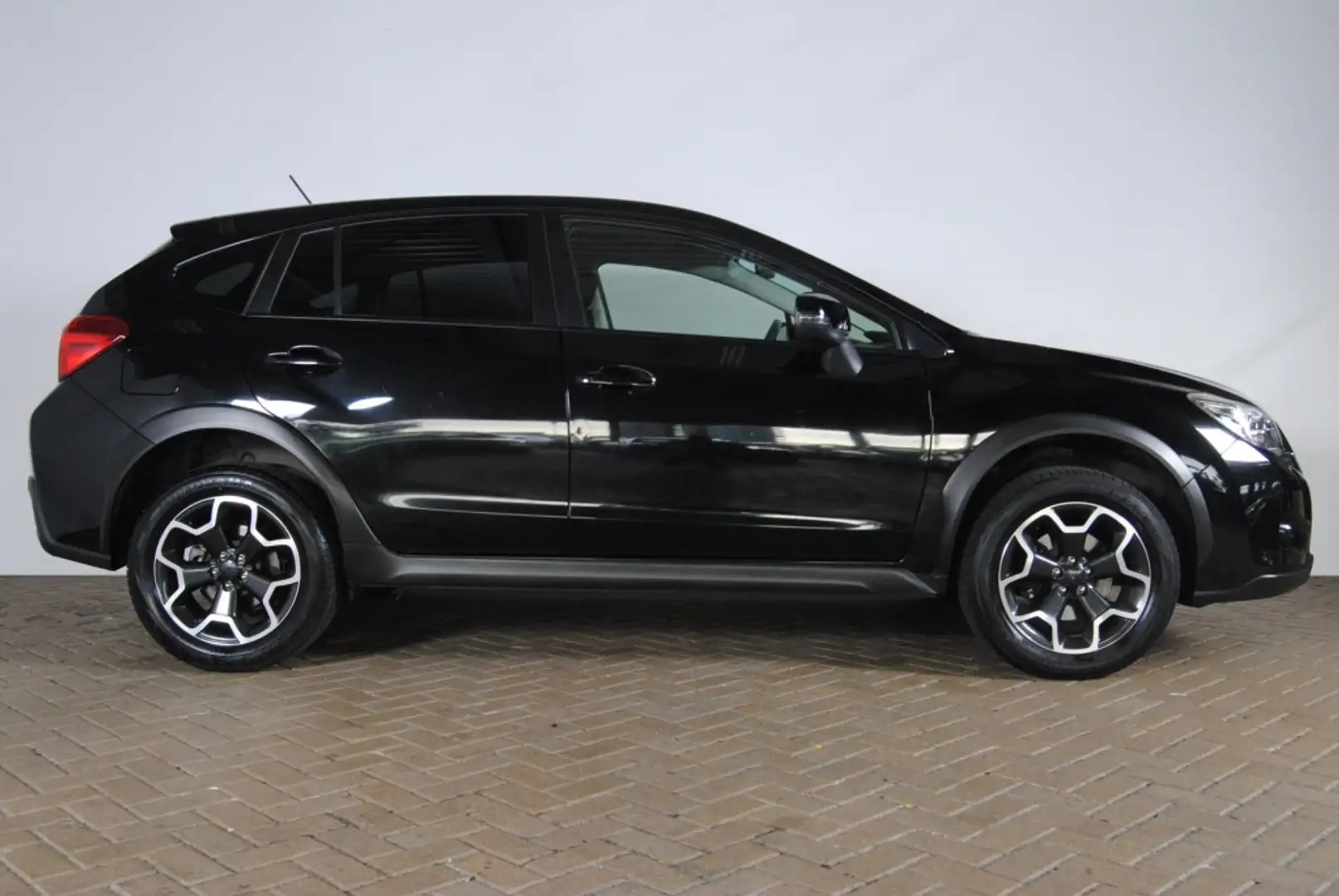 Subaru XV 1.6i Comfort AWD | Geen afleverkosten! Zwart - 2