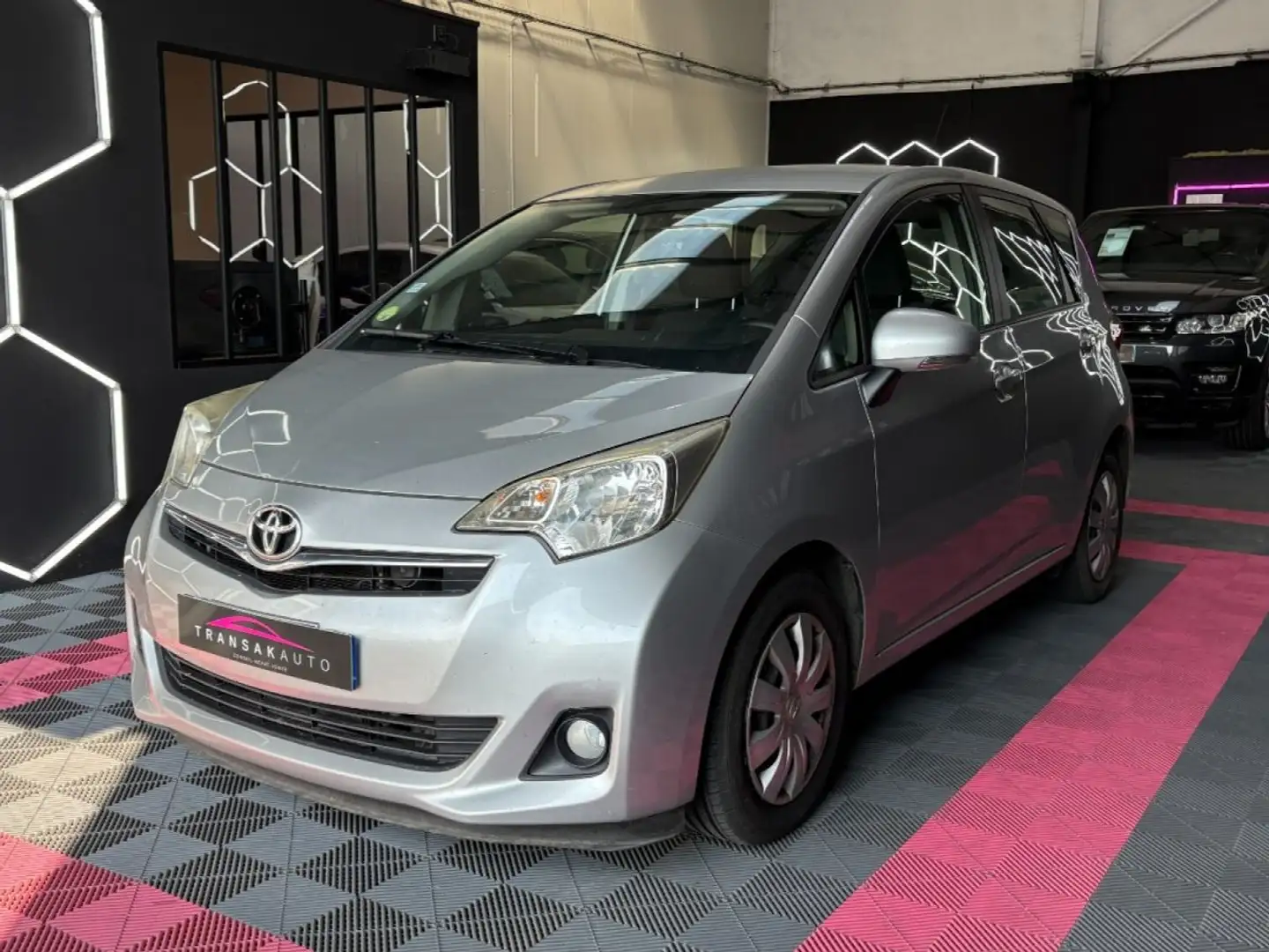 Toyota Verso VERSO-S Dynamic 90 ch D-4D Camera de recul ~ Entretien complet ~ Bluetooth Grigio - 2