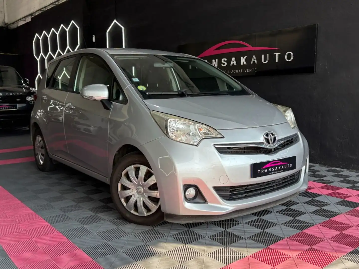 Toyota Verso VERSO-S Dynamic 90 ch D-4D Camera de recul ~ Entretien complet ~ Bluetooth Grigio - 1