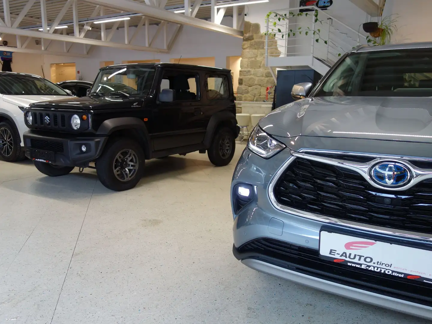 Toyota Highlander 2,5 Hybrid VIP AWD *VOLLAUSSTATTUNG *GARANTIE Grau - 2