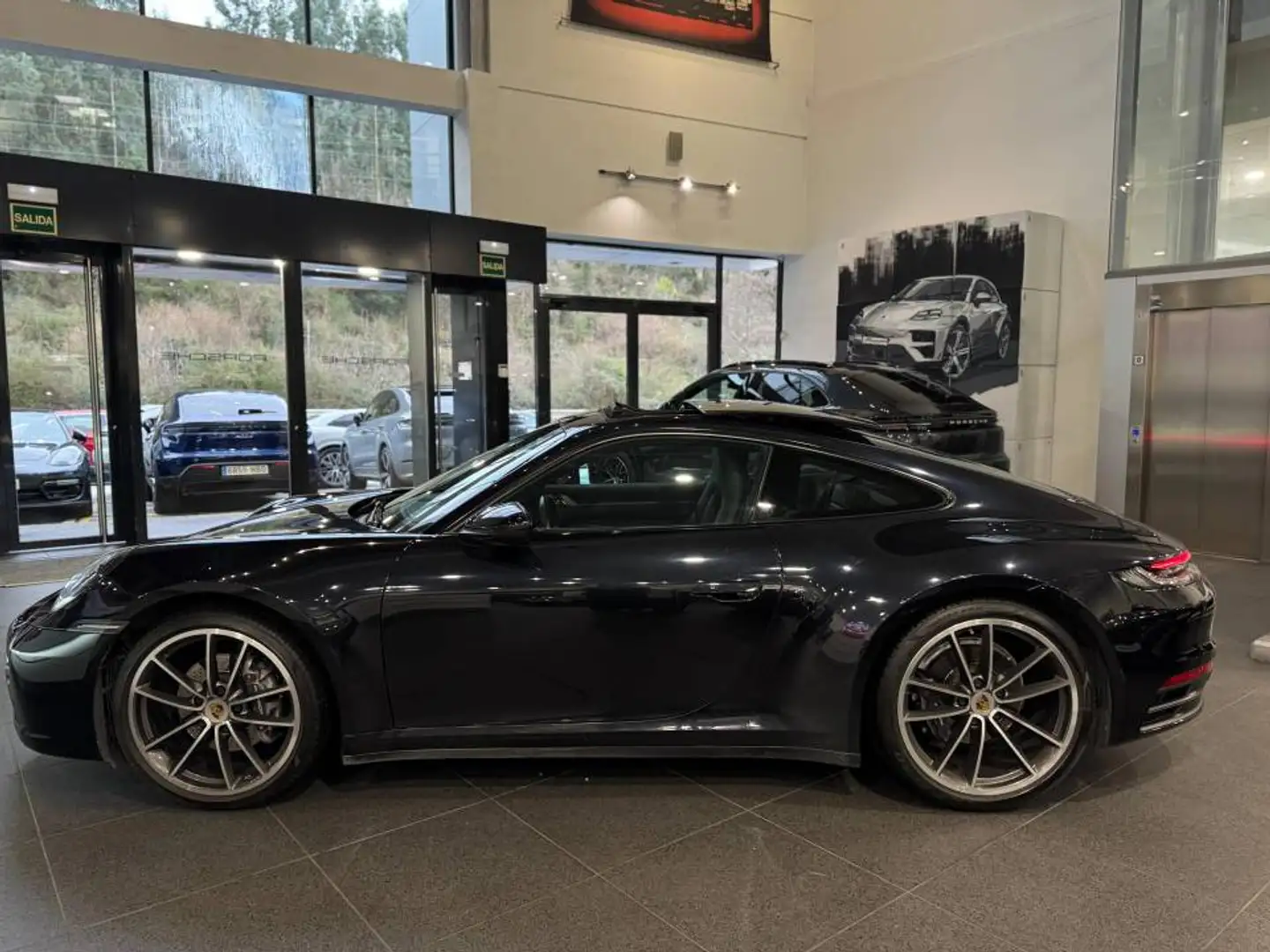 Porsche 992 Carrera 4 Coupé PDK Negro - 2