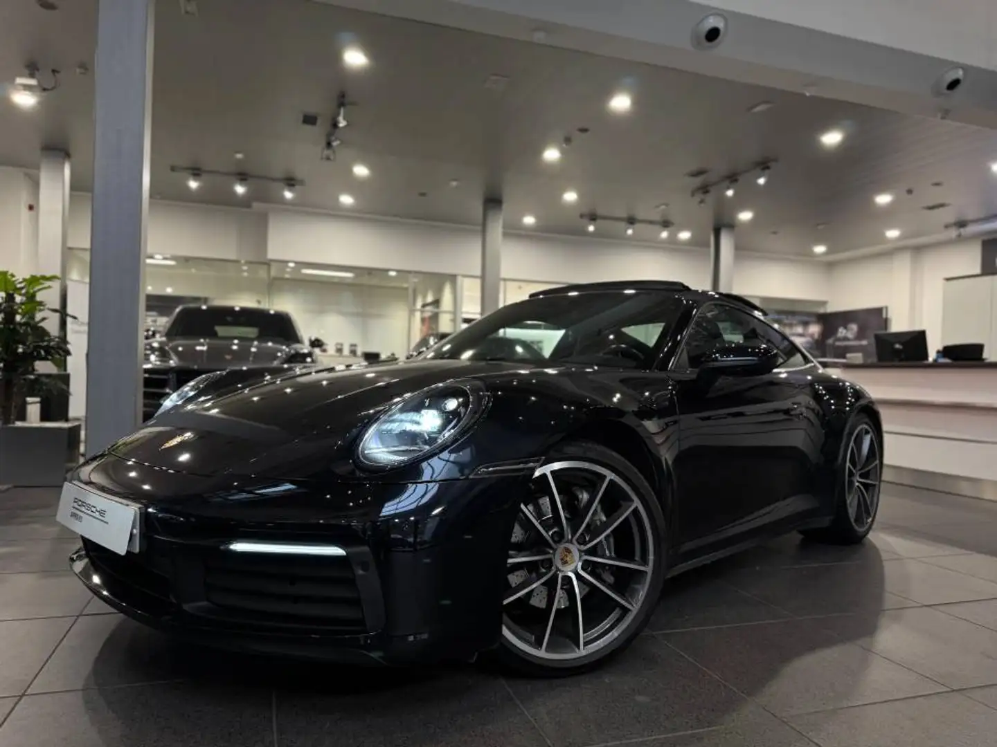 Porsche 992 Carrera 4 Coupé PDK Negro - 1