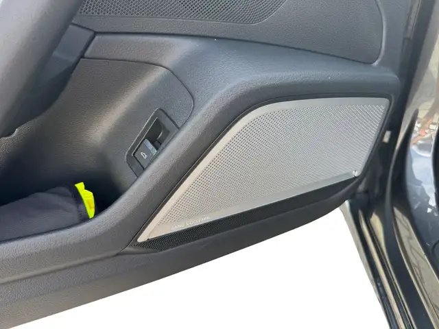 Audi S6 view 11