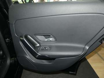 Bild 19 Mercedes-Benz A 180 PROGRESSIVE LINE ADVANCED, HOLZ LINDE, RFK, LED.