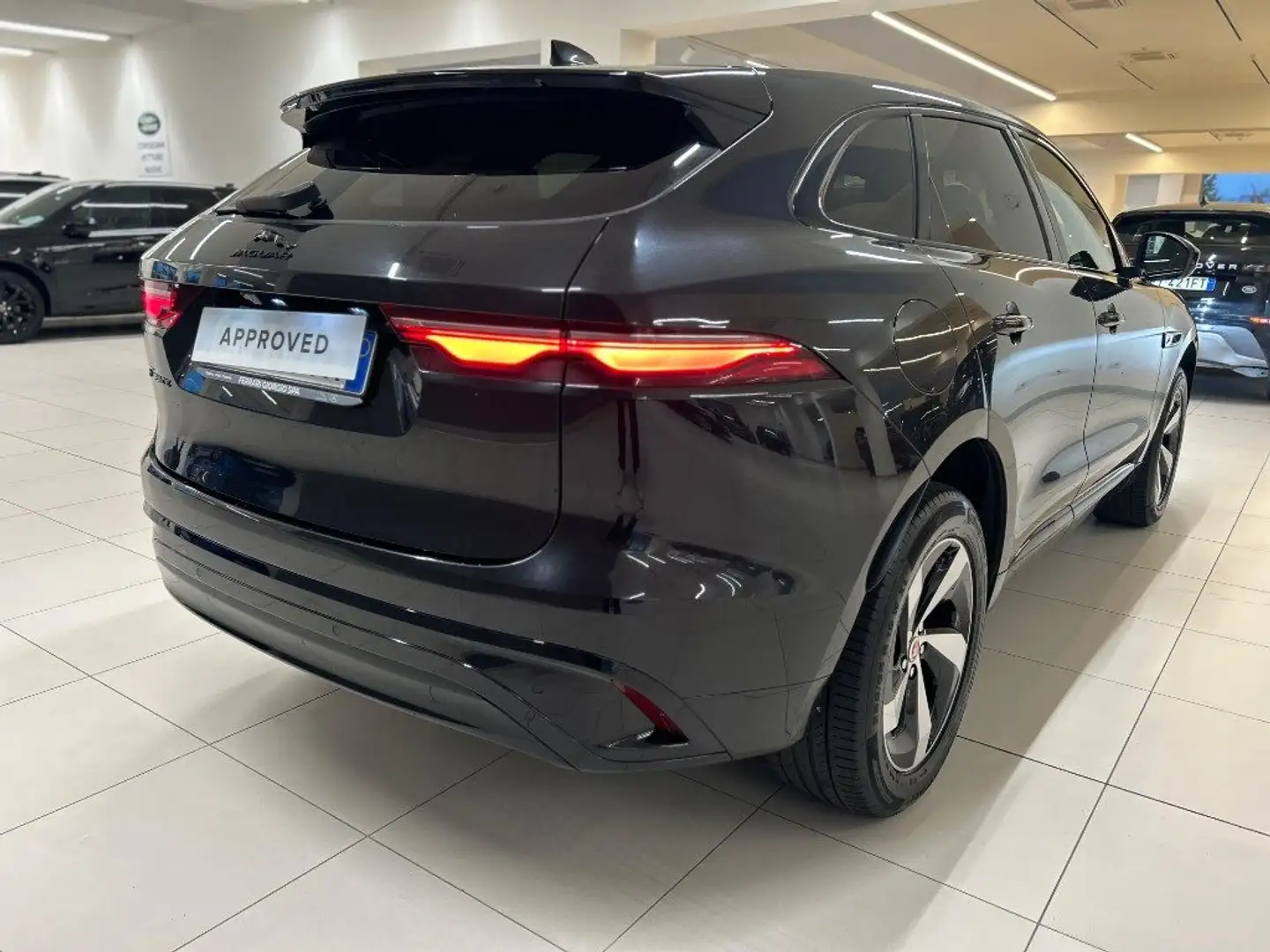 Jaguar F-Pace 2.0 D 163 CV AWD aut. R-Dynamic S *IVA ESPOSTA* Grigio - 2