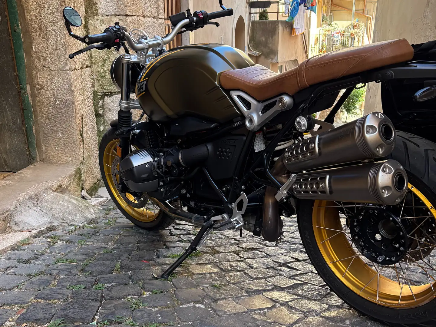 BMW R nineT SCRAMBLER Verde - 1