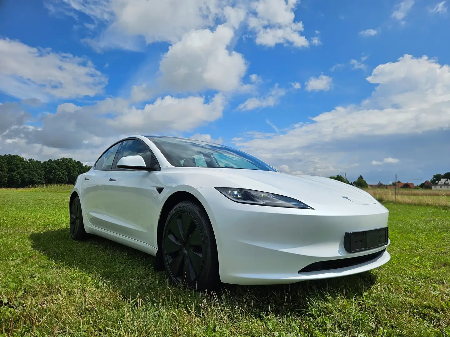 Tesla Model 3 LR AWD Highland + AHK + EAP 03.2024!!! Weiß - 1