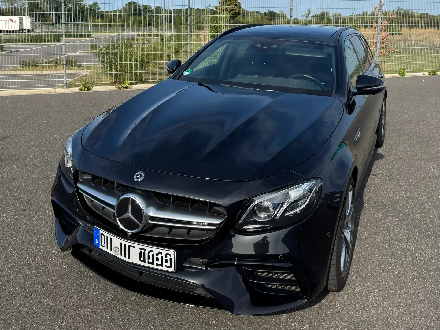 Mercedes-Benz E 63 AMG MBGarant./neue Inspektion/DrivPack/Burmest/PerfAGA Schwarz - 1